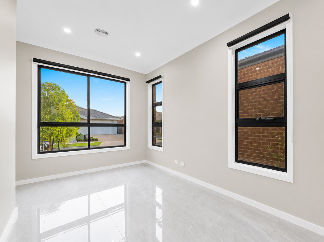 Living volume with sliding-door garden access