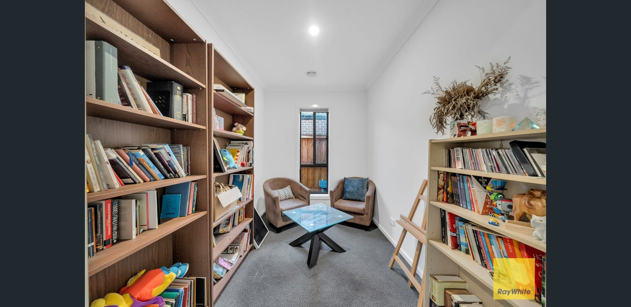 Library nook with joinery to ceiling